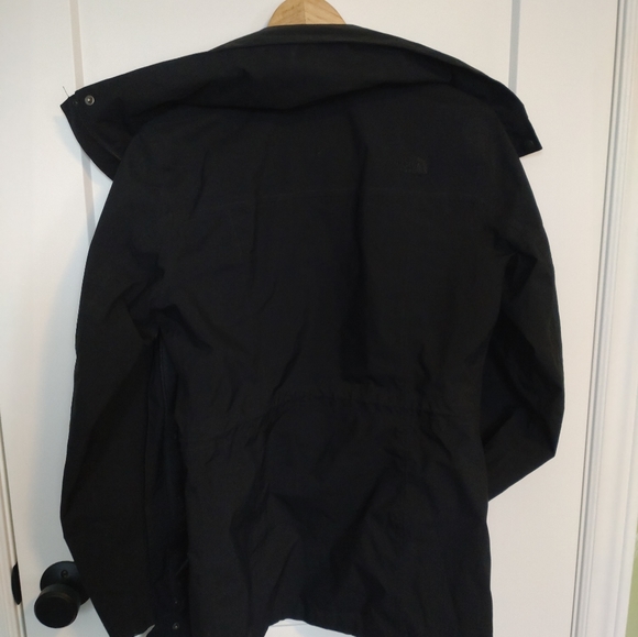 North Face women's raincoat with hideaway hood - Picture 6 of 9